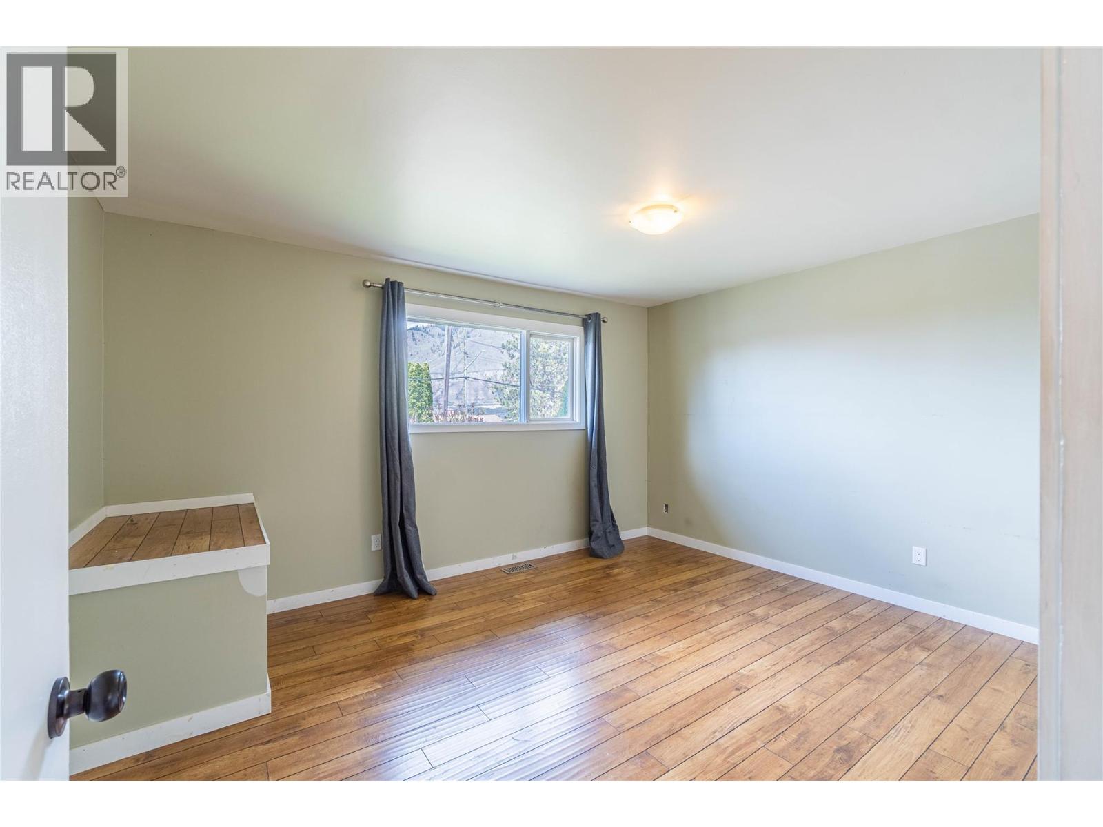 Photo 7 of 2125 Crescent Drive, Kamloops BC