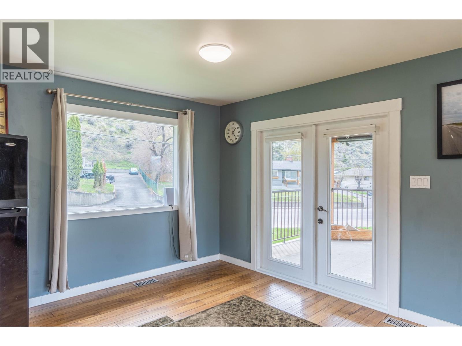 Photo 6 of 2125 Crescent Drive, Kamloops BC