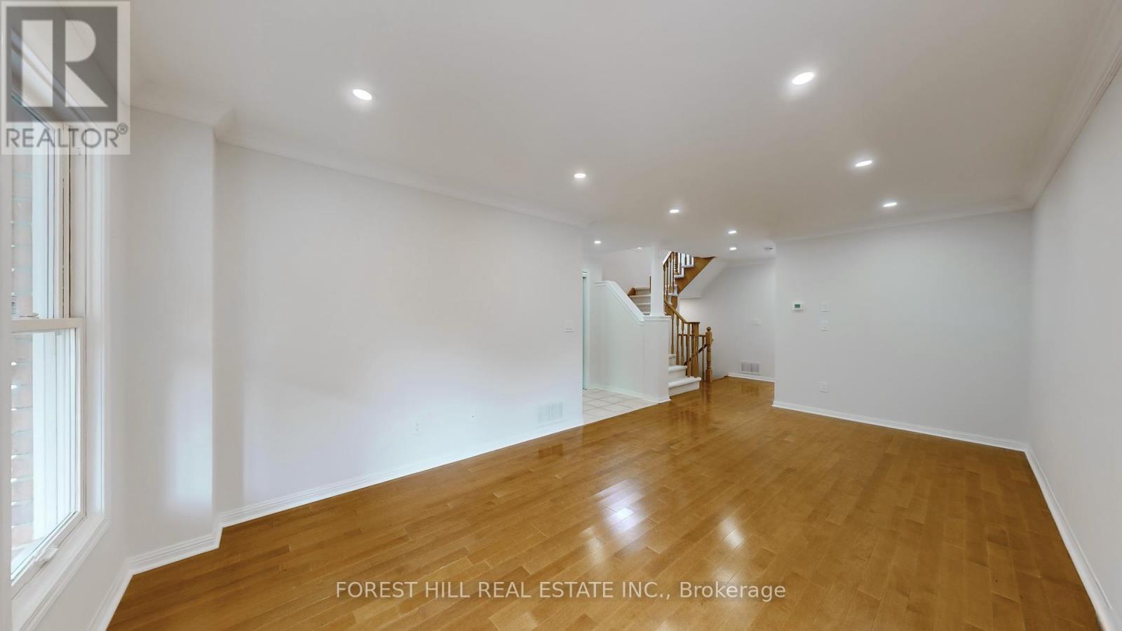 Photo 5 of 4 Lionheart Lane, Markham ON