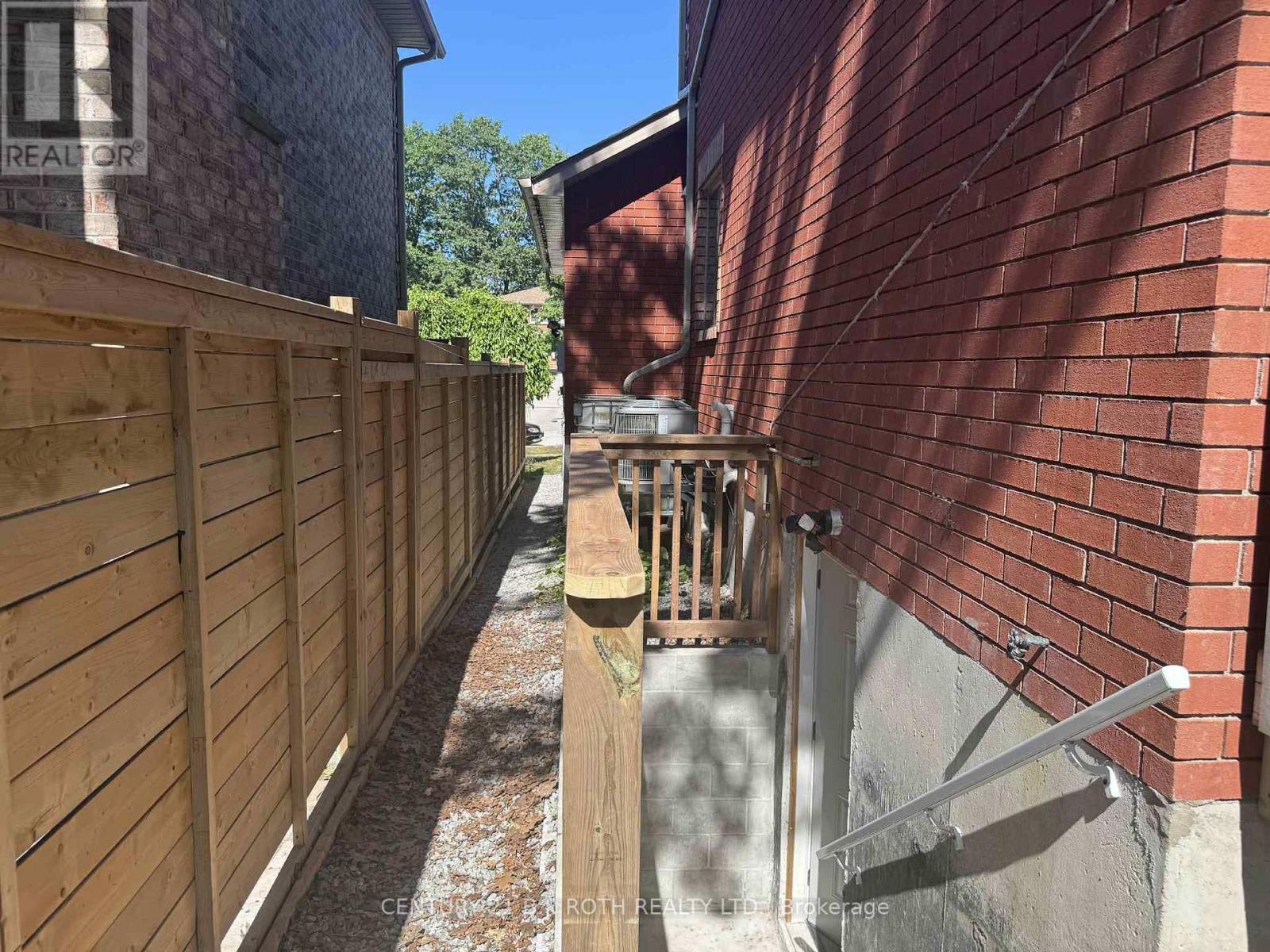 Single Family House for Sale in  IRWIN DRIVE Barrie (Northwest) 