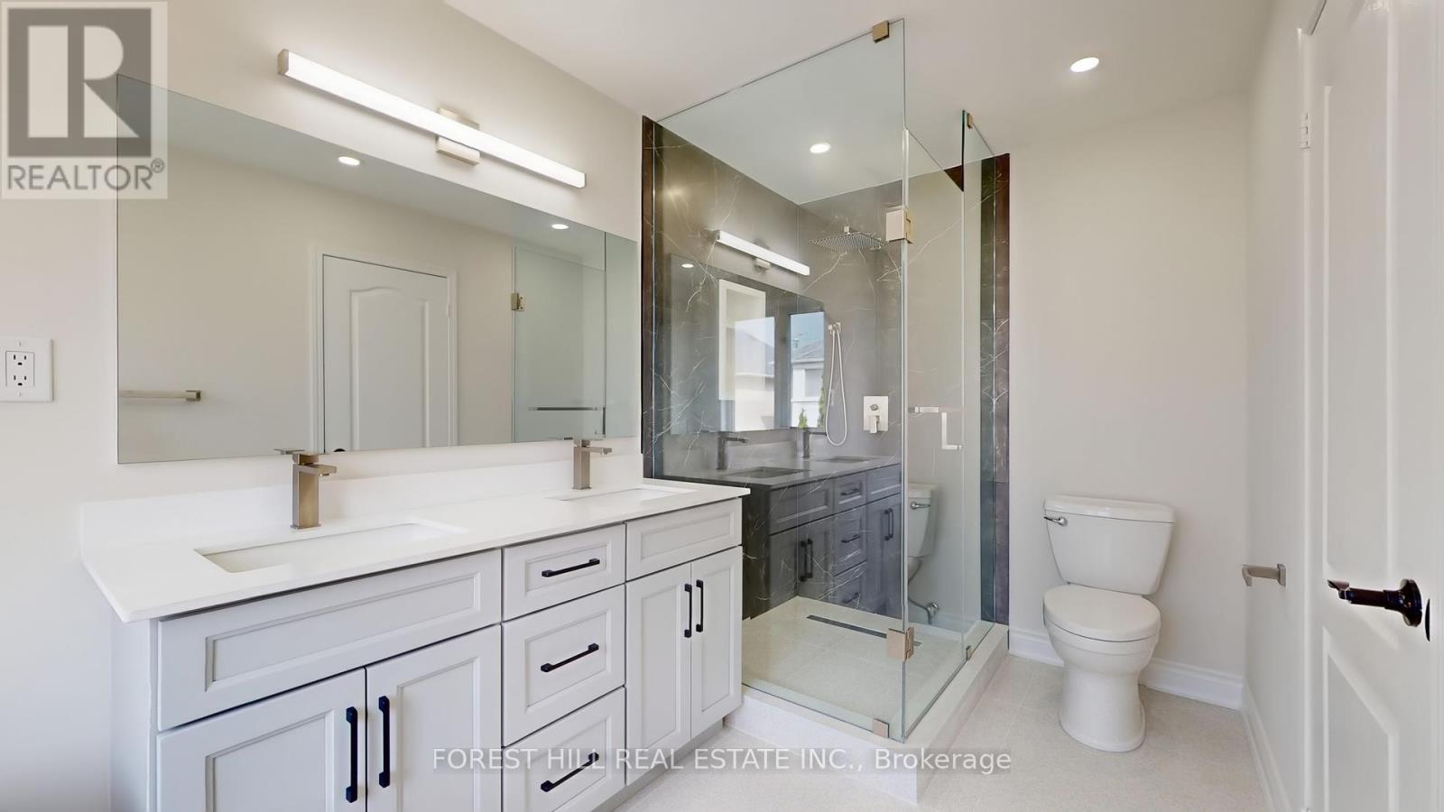 Photo 15 of 4 Lionheart Lane, Markham ON