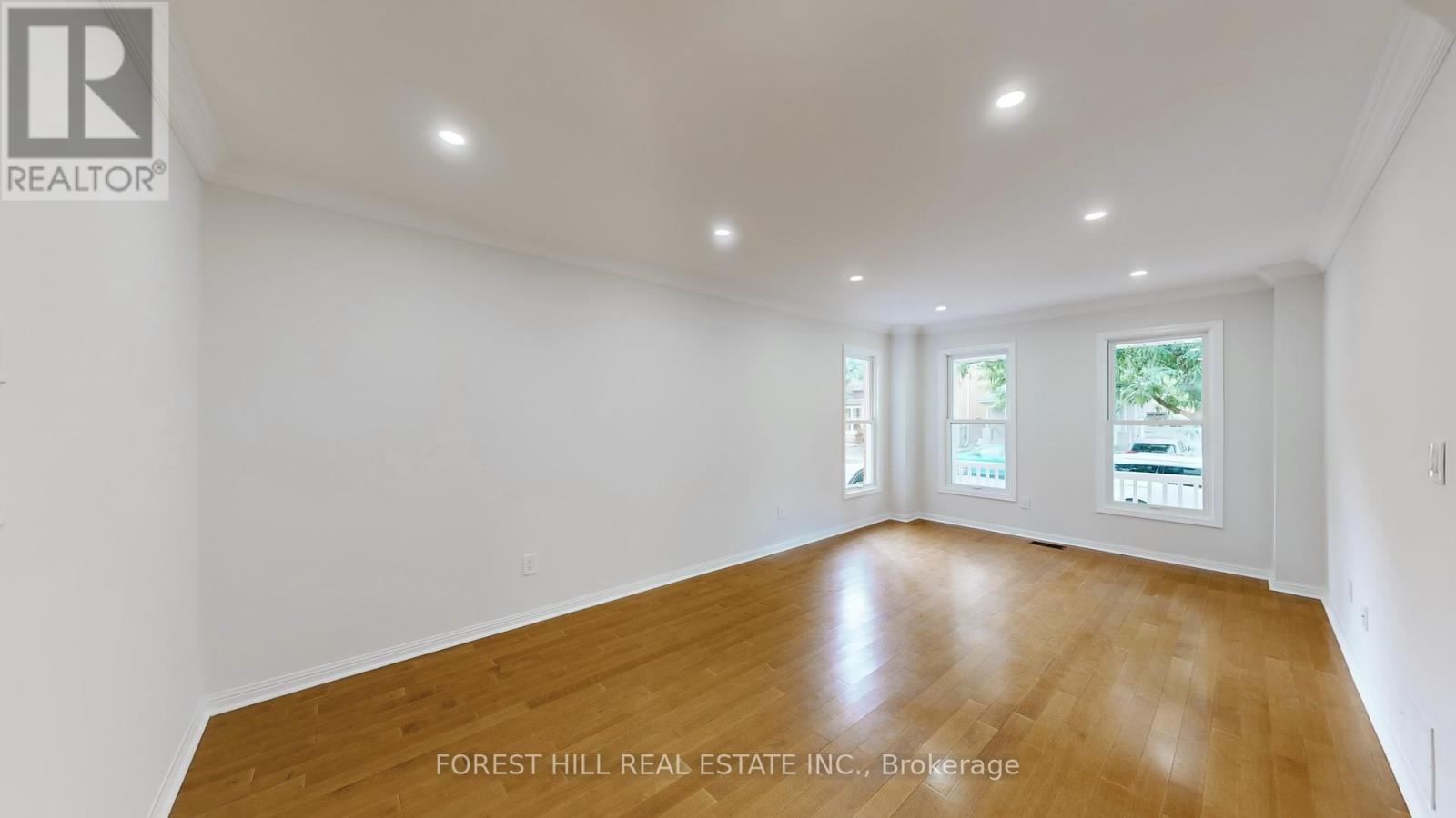 Photo 3 of 4 Lionheart Lane, Markham ON