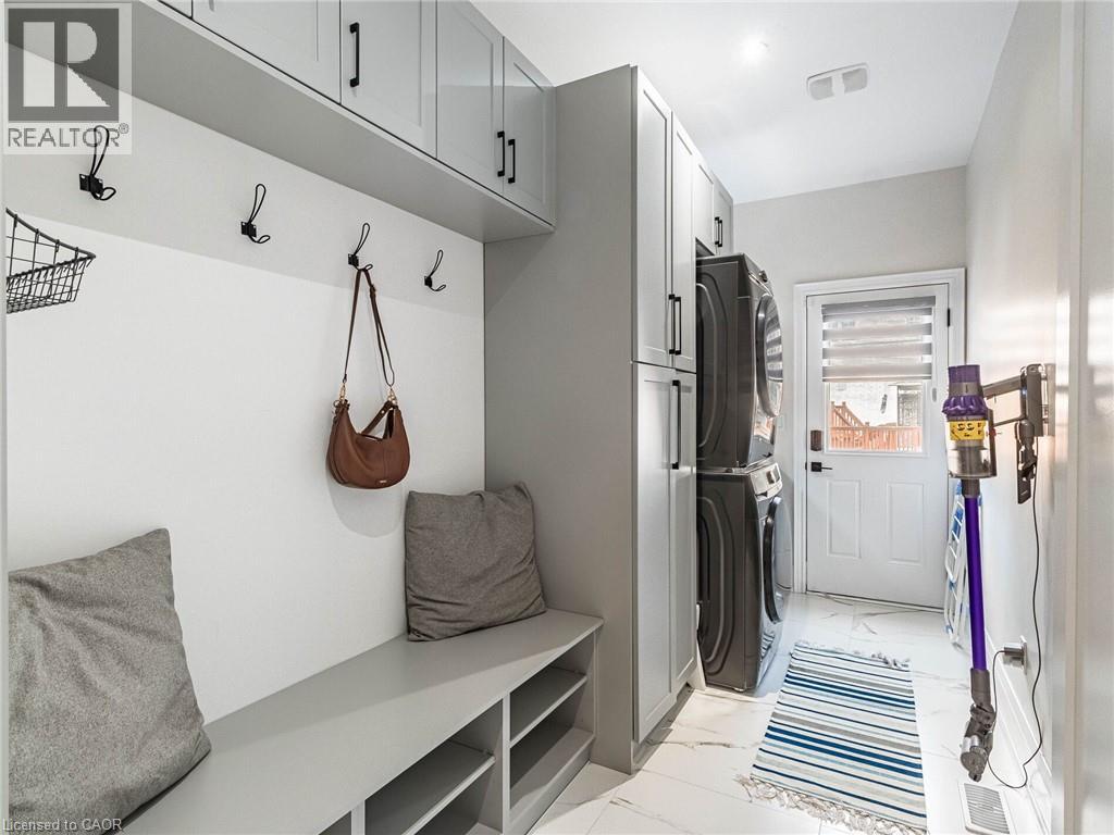 Photo 18 of 144 Bloomsbury Avenue, Brampton ON