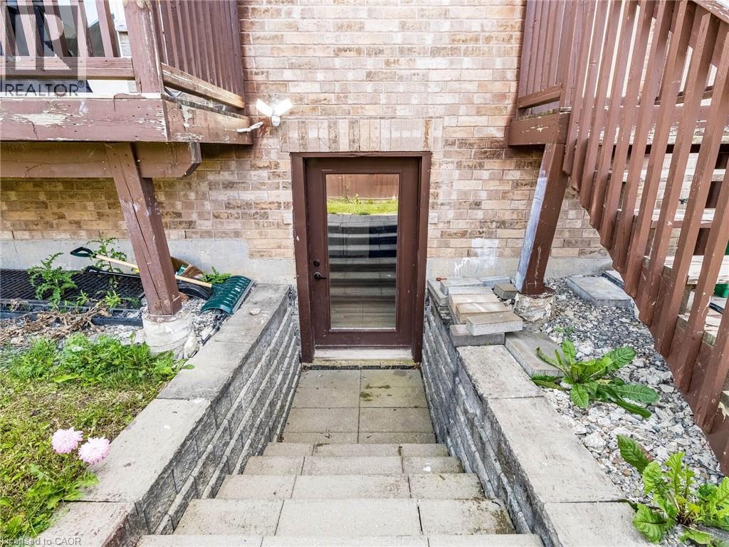 Photo 21 of 144 Bloomsbury Avenue, Brampton ON