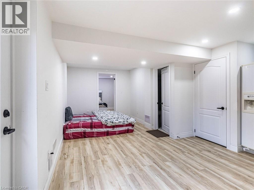 Photo 31 of 144 Bloomsbury Avenue, Brampton ON