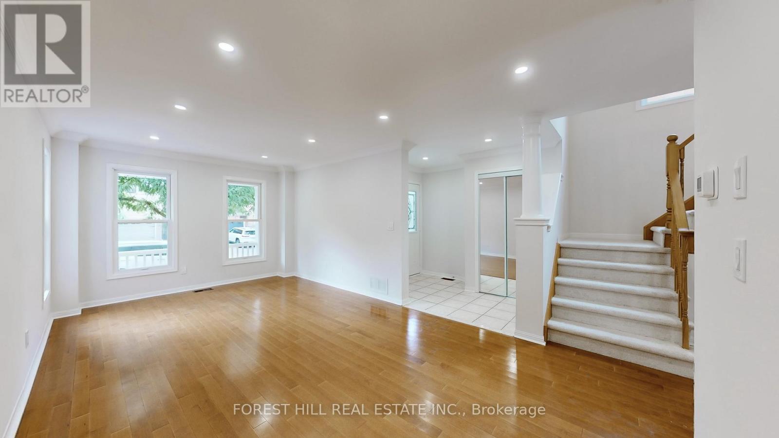 Photo 4 of 4 Lionheart Lane, Markham ON