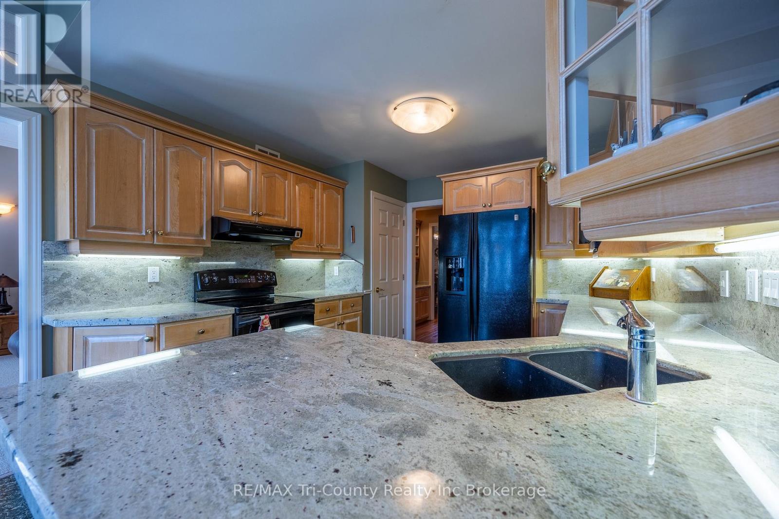 Photo 7 of 11 Woodside Drive, Tillsonburg ON