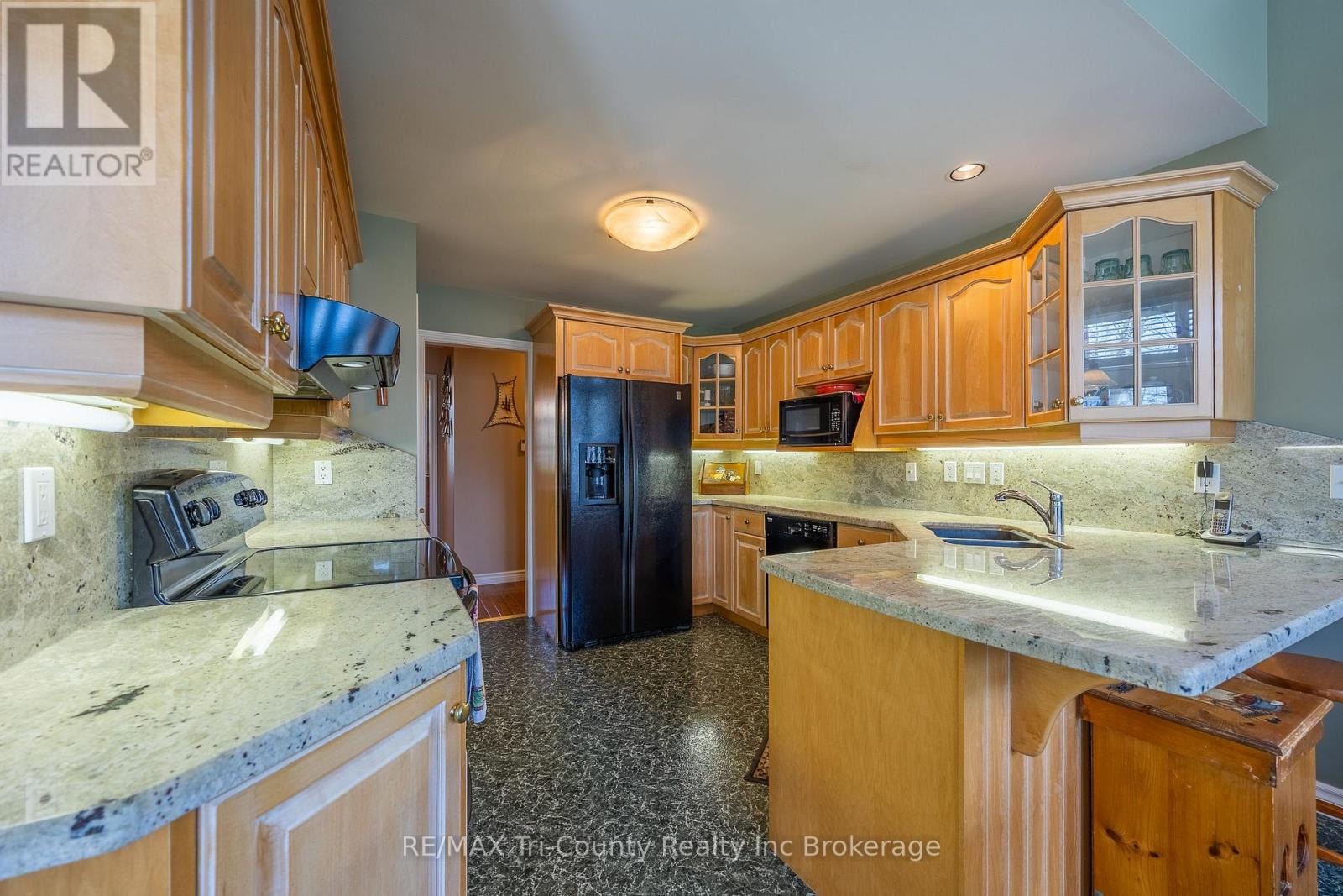 Photo 9 of 11 Woodside Drive, Tillsonburg ON