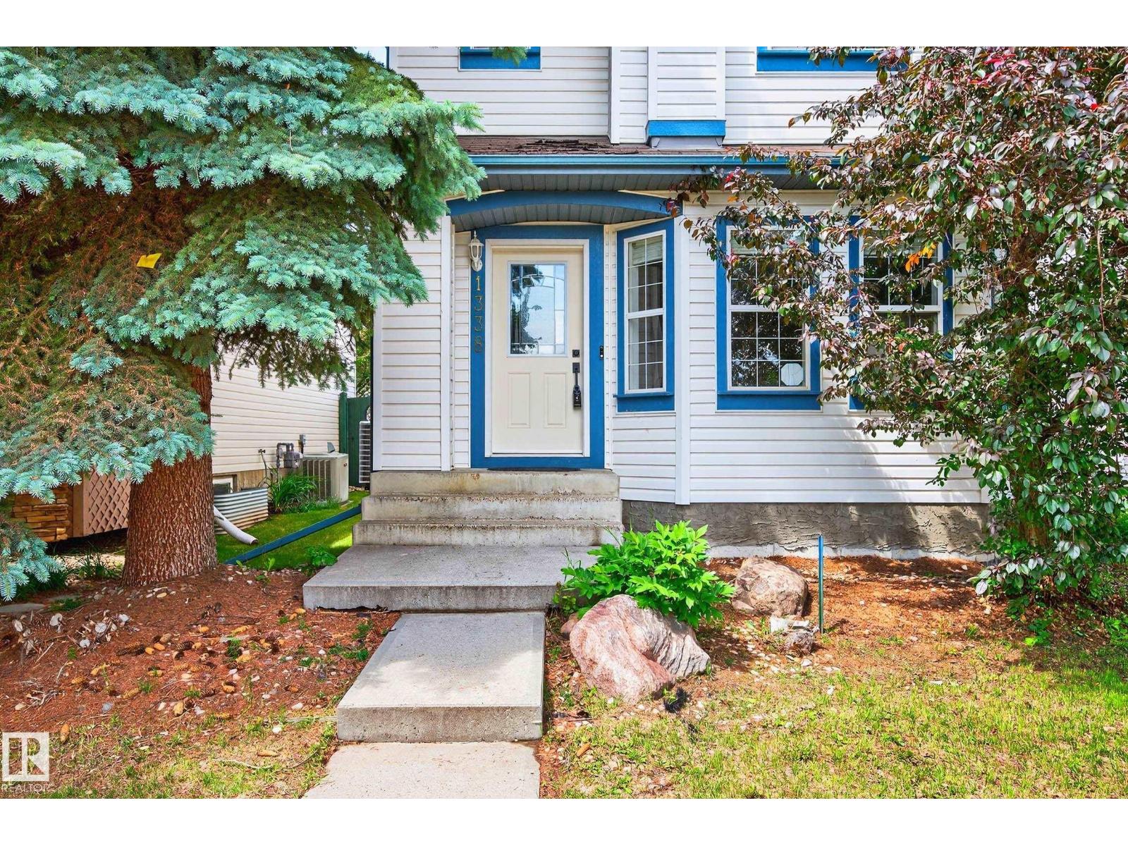 Photo 4 of 1338 Grant Wy Nw, Edmonton AB
