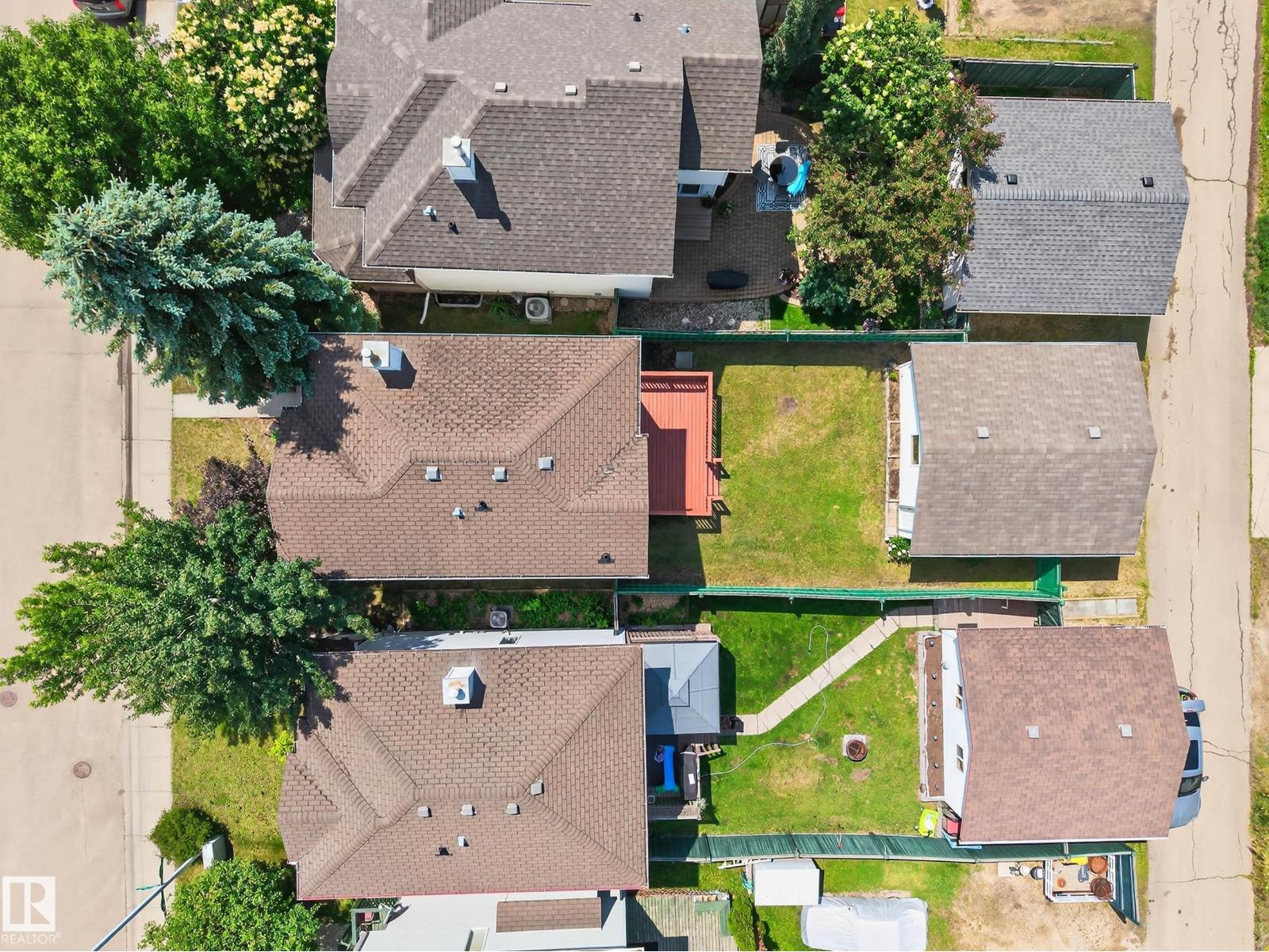 Photo 5 of 1338 Grant Wy Nw, Edmonton AB
