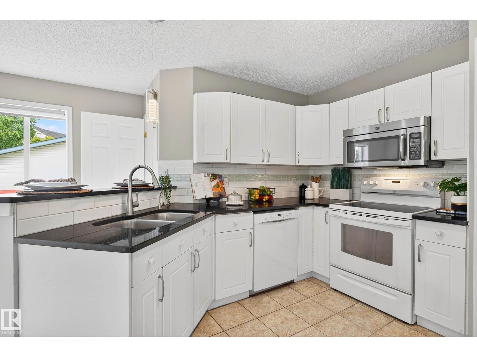 Photo 7 of 1338 Grant Wy Nw, Edmonton AB