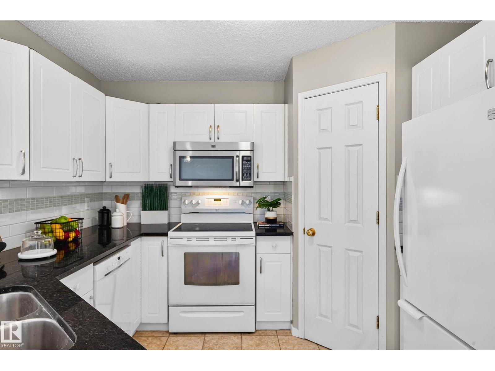 Photo 9 of 1338 Grant Wy Nw, Edmonton AB