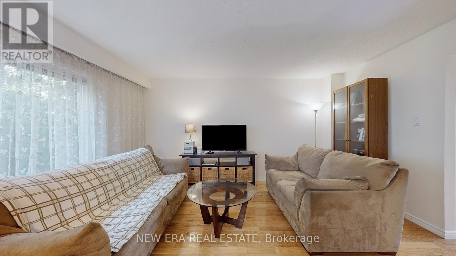 Photo 9 of 7227 Joliette Crescent, Mississauga ON