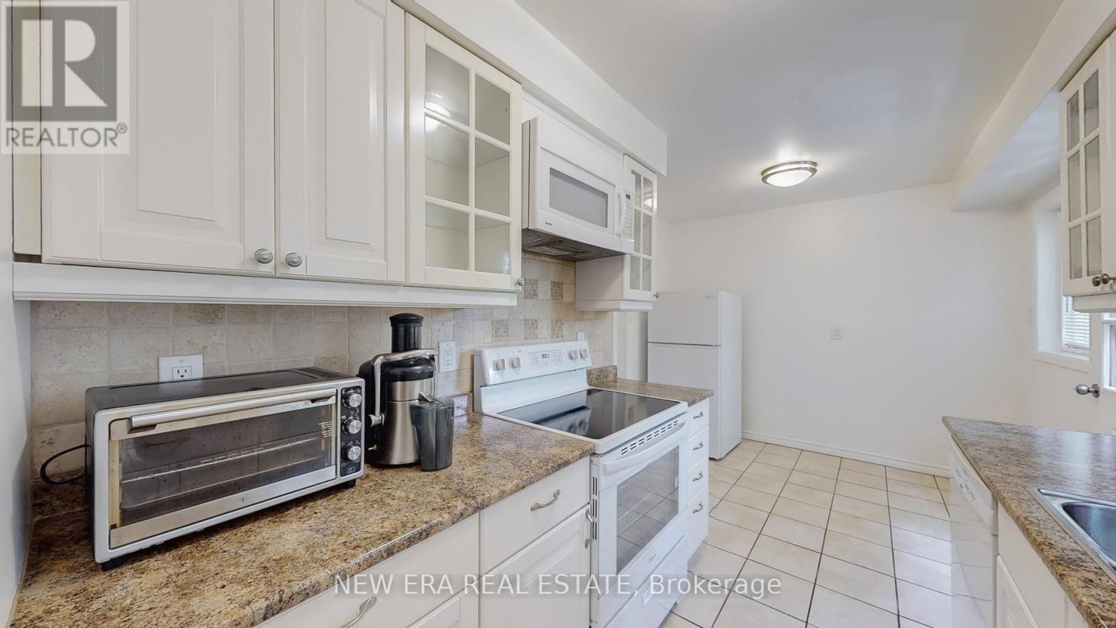 Photo 15 of 7227 Joliette Crescent, Mississauga ON