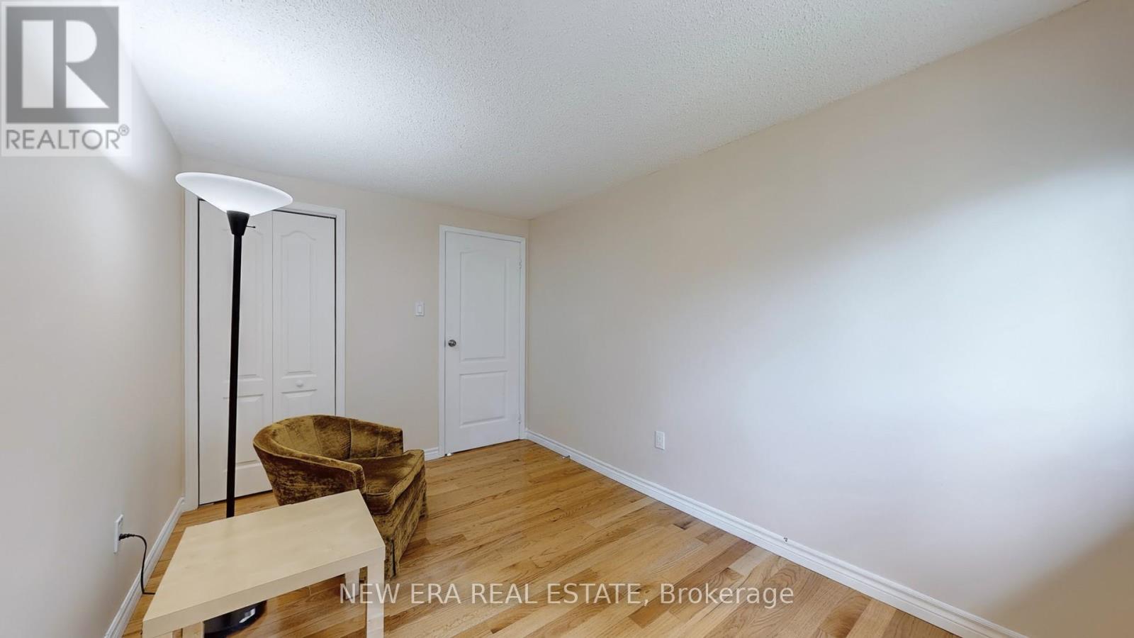 Photo 8 of 7227 Joliette Crescent, Mississauga ON