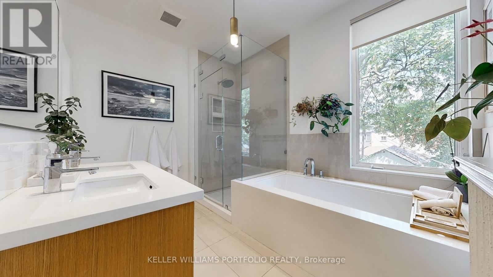 Photo 17 of 51 Macdonell Avenue, Toronto ON