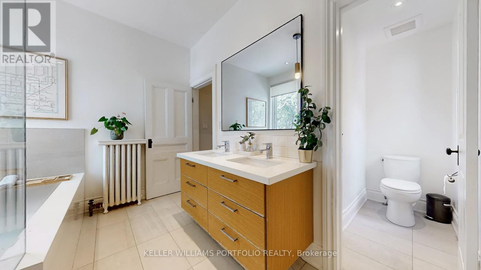 Photo 18 of 51 Macdonell Avenue, Toronto ON