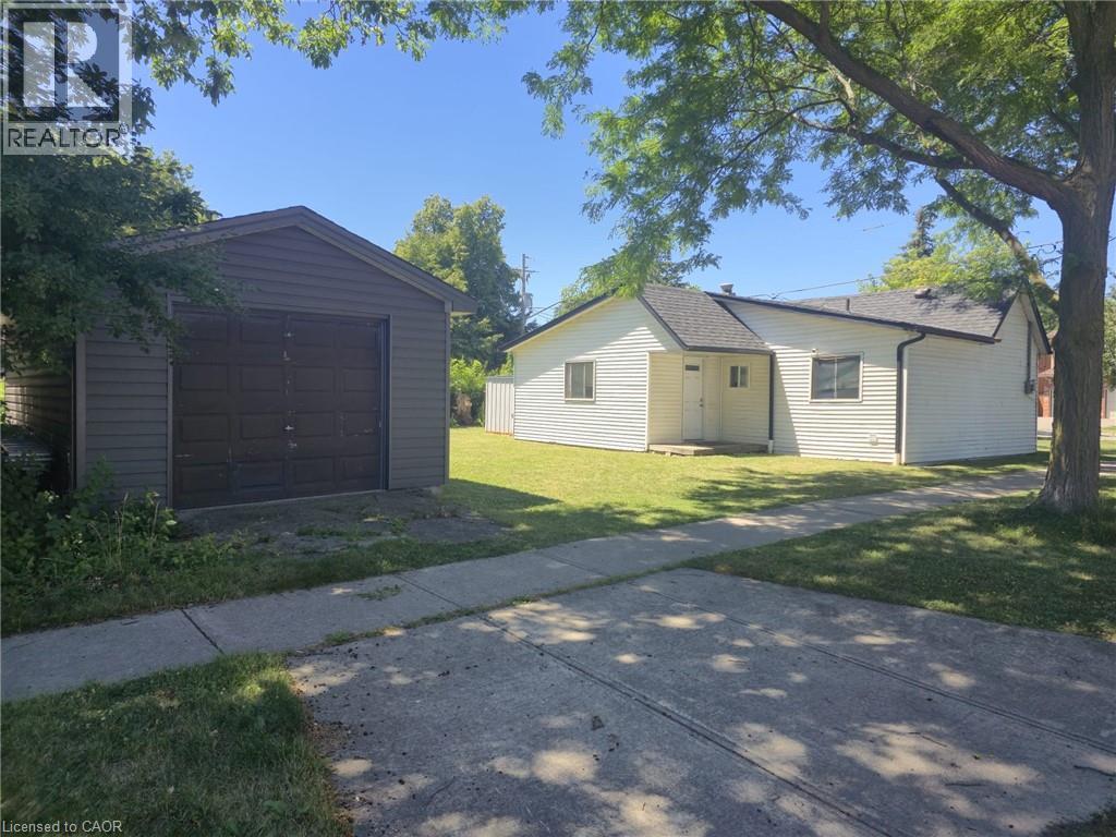 Photo 12 of 82 Teal Avenue, Stoney Creek ON