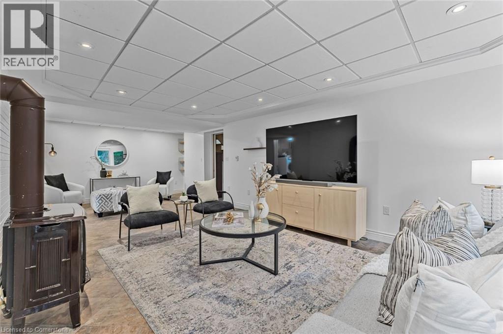 Photo 31 of 937 Montgomery Drive, Ancaster ON