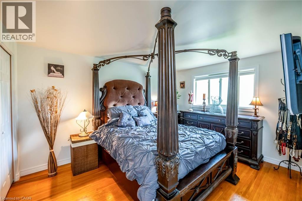 Photo 4 of 122 Forest Hill Road, Grimsby ON