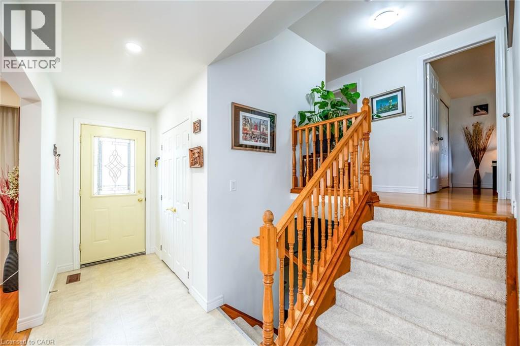Photo 11 of 122 Forest Hill Road, Grimsby ON