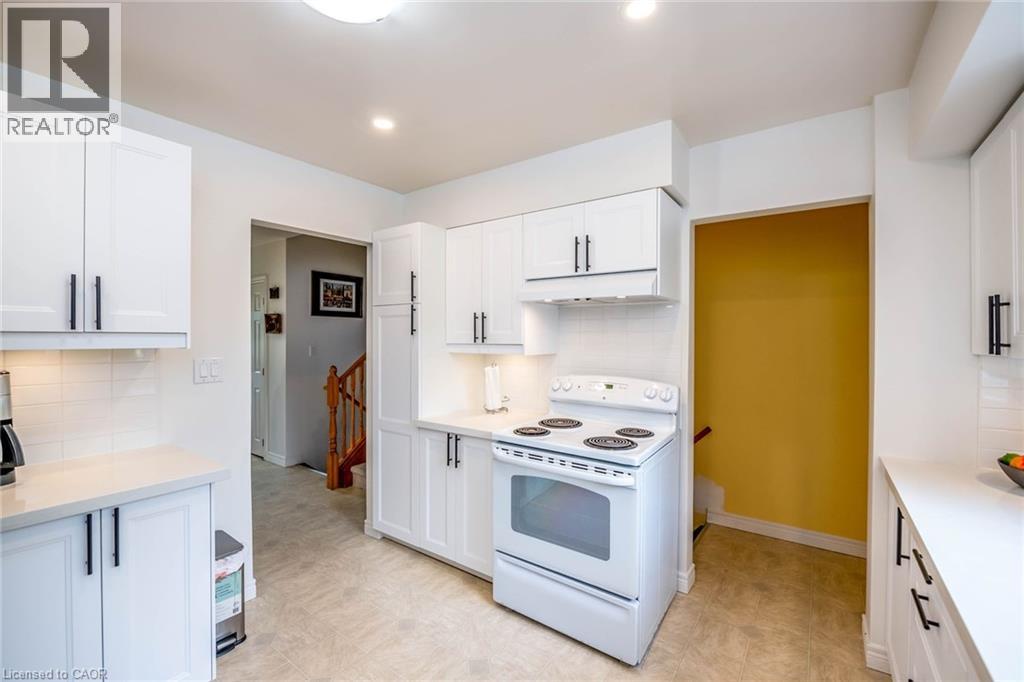 Photo 2 of 122 Forest Hill Road, Grimsby ON