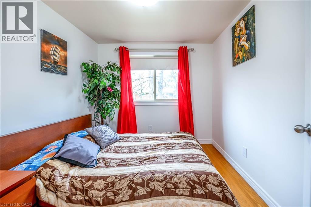 Photo 24 of 122 Forest Hill Road, Grimsby ON