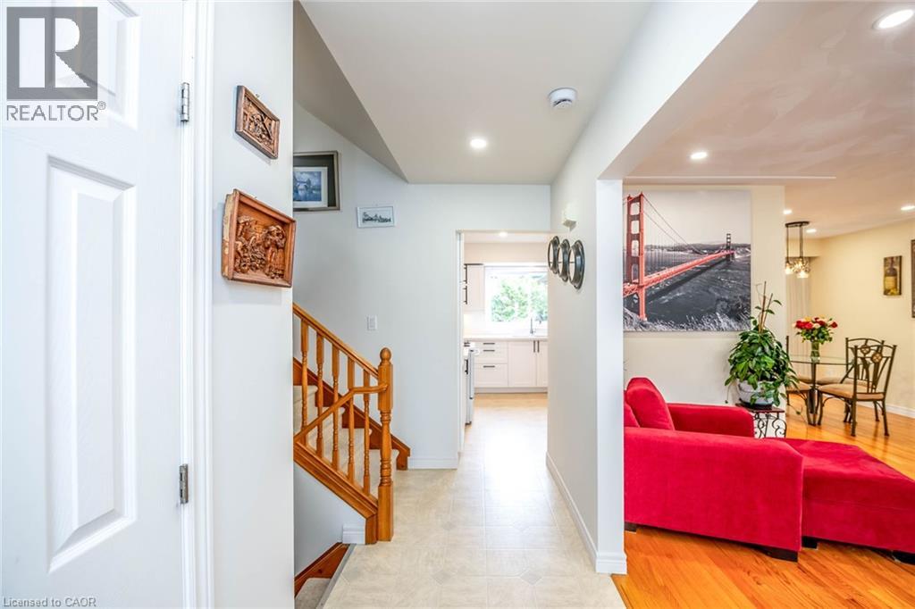 Photo 14 of 122 Forest Hill Road, Grimsby ON