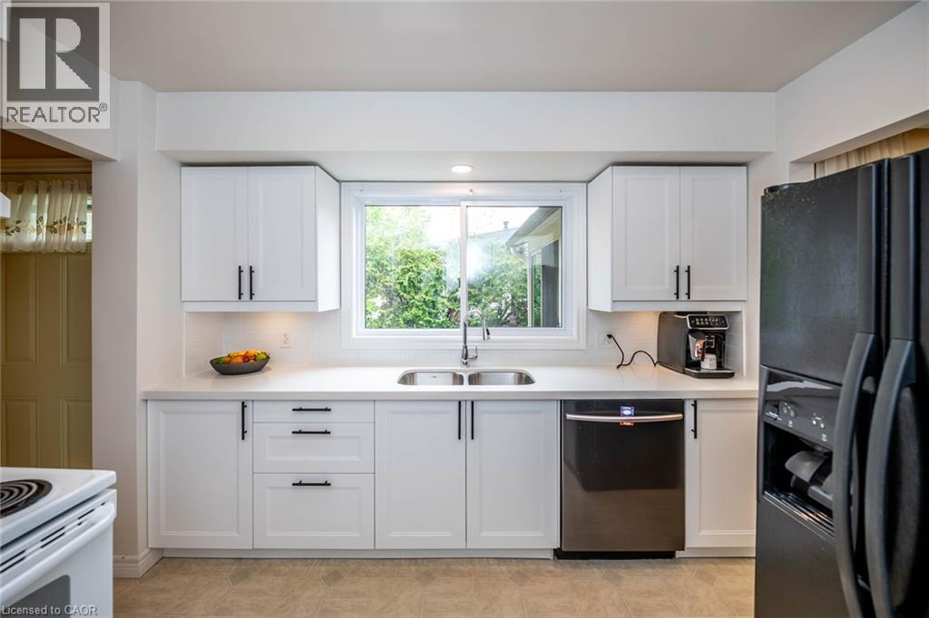 Photo 21 of 122 Forest Hill Road, Grimsby ON