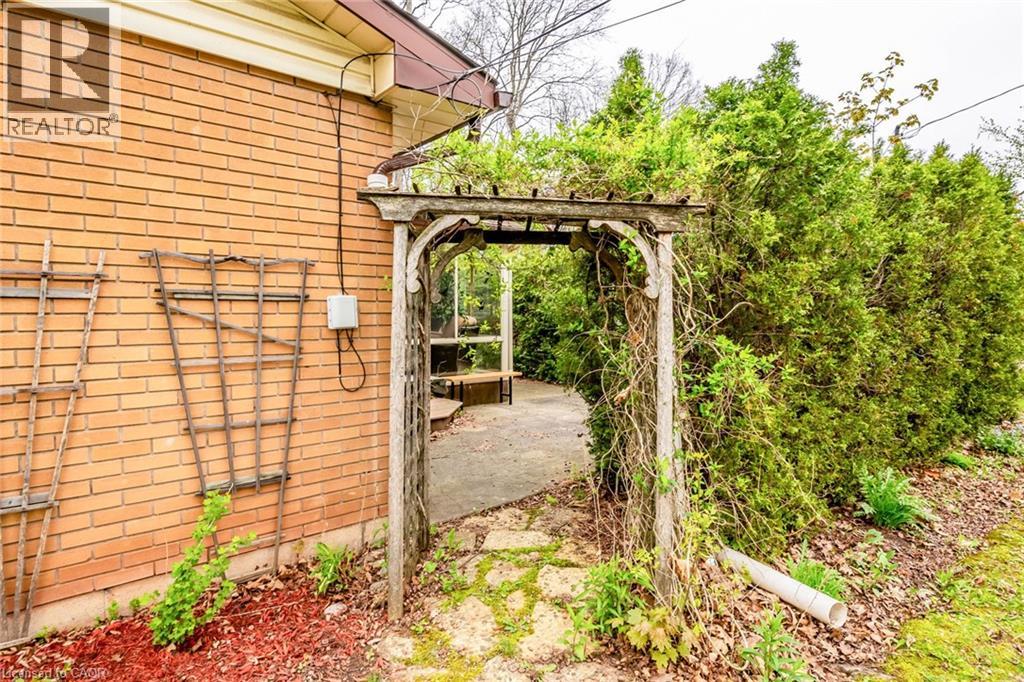 Photo 35 of 122 Forest Hill Road, Grimsby ON