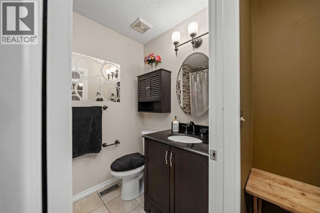 Single Family House for Sale in  Shawmeadows Road SW Shawnessy Calgary 