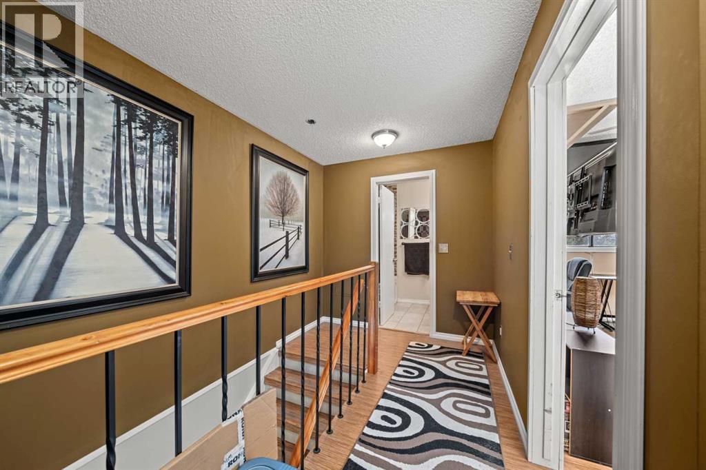 Single Family House for Sale in  Shawmeadows Road SW Shawnessy Calgary 