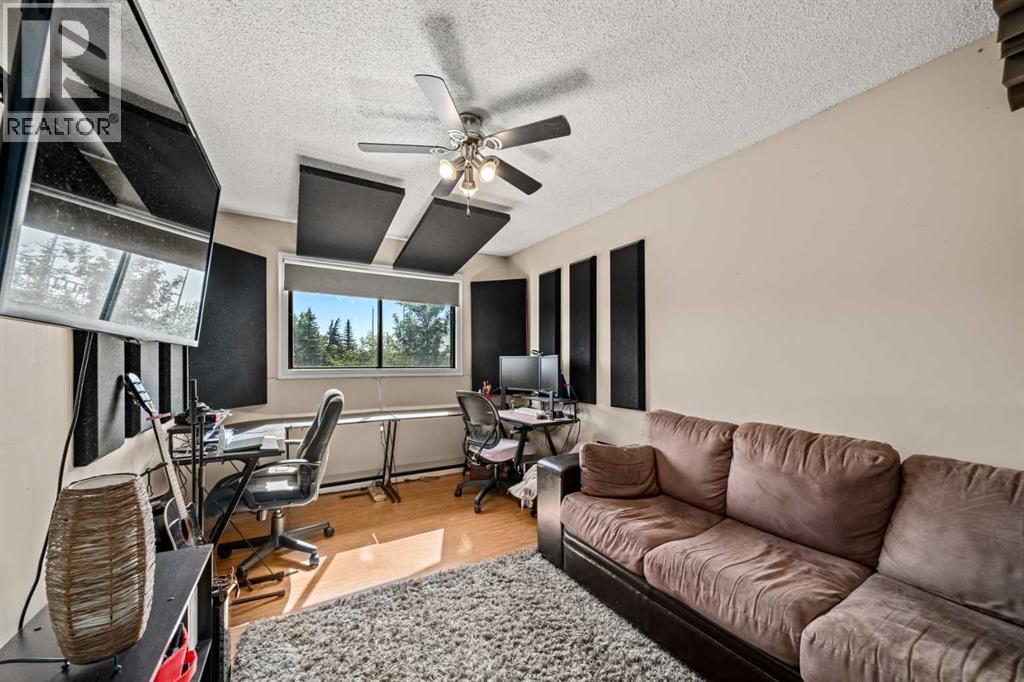 Single Family House for Sale in  Shawmeadows Road SW Shawnessy Calgary 