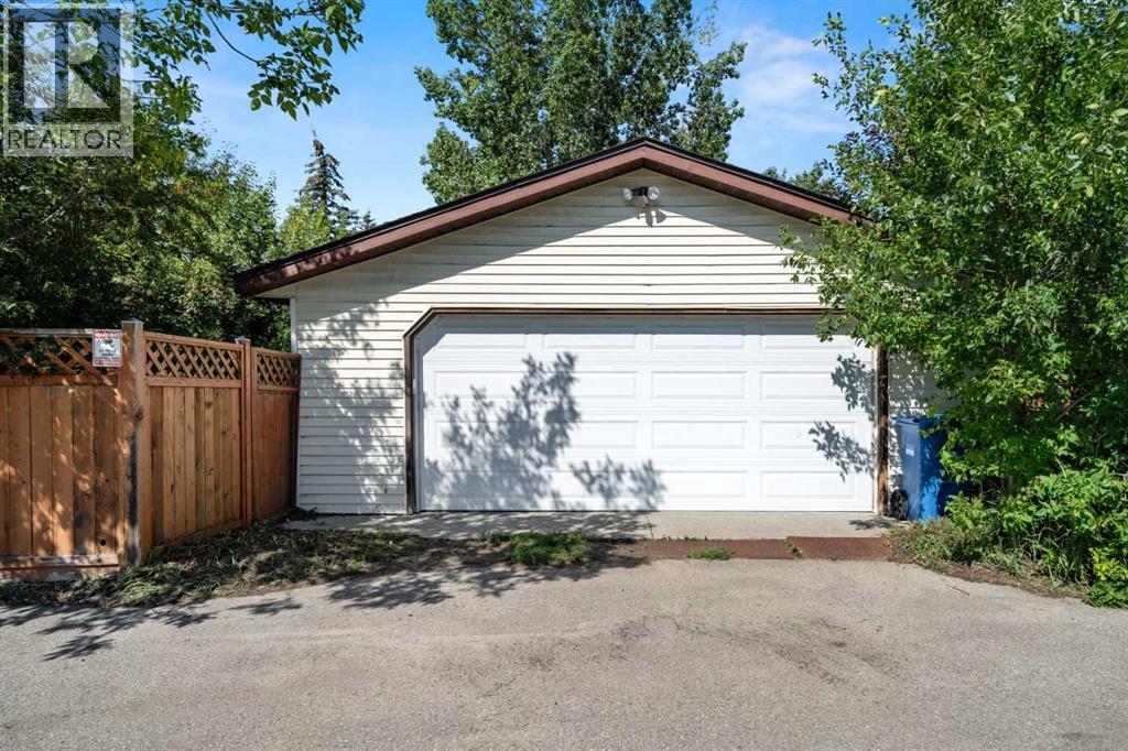 Single Family House for Sale in  Shawmeadows Road SW Shawnessy Calgary 