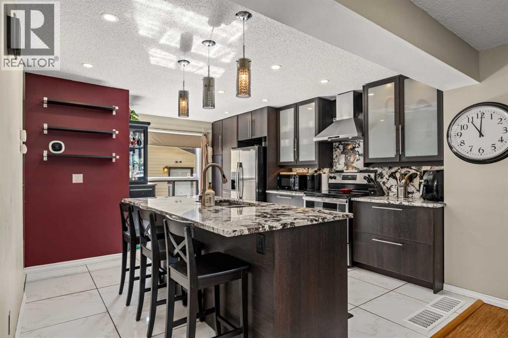 Single Family House for Sale in  Shawmeadows Road SW Shawnessy Calgary 