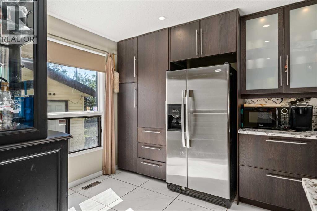 Single Family House for Sale in  Shawmeadows Road SW Shawnessy Calgary 