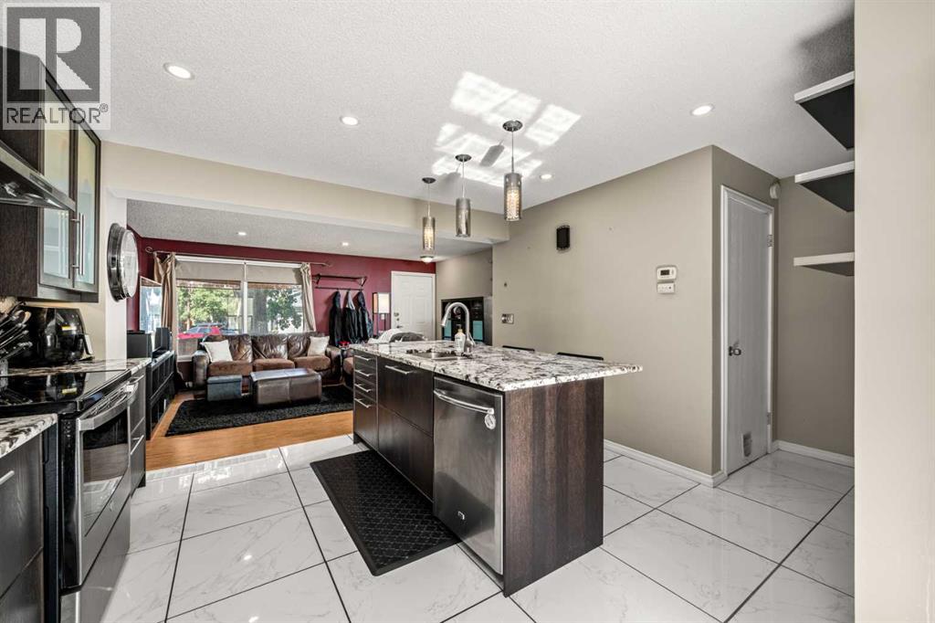 Single Family House for Sale in  Shawmeadows Road SW Shawnessy Calgary 