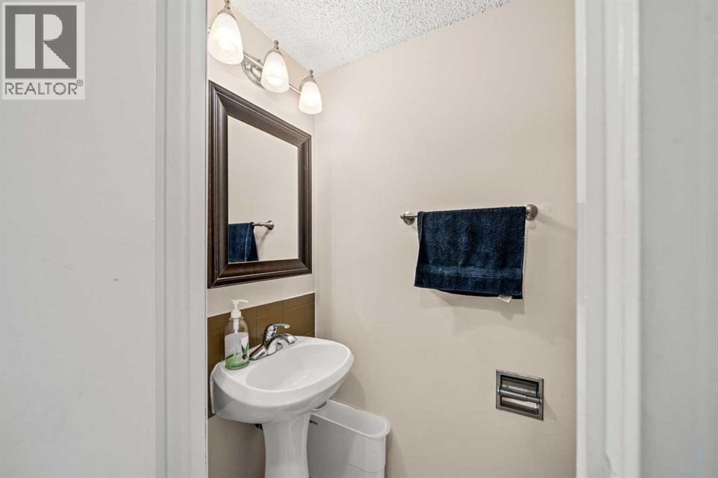 Single Family House for Sale in  Shawmeadows Road SW Shawnessy Calgary 