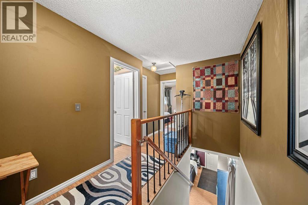 Single Family House for Sale in  Shawmeadows Road SW Shawnessy Calgary 