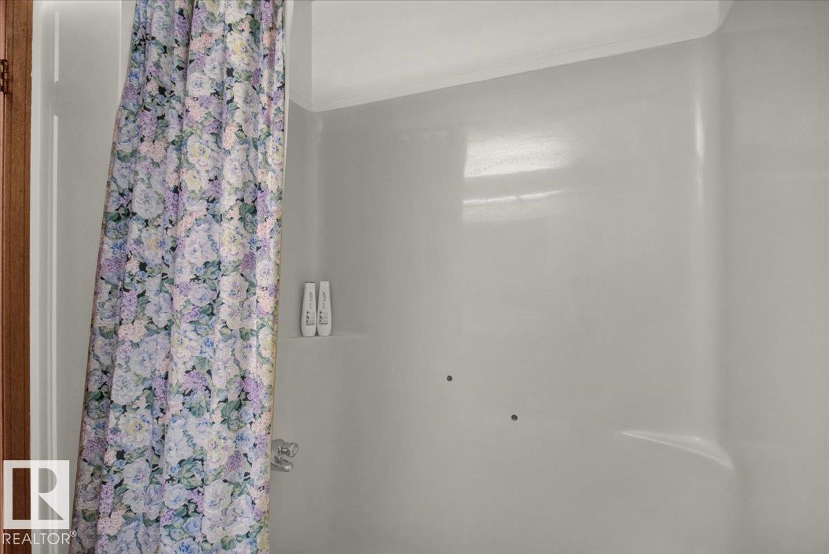 Photo 30 of 84 Deane Cr, St Albert AB
