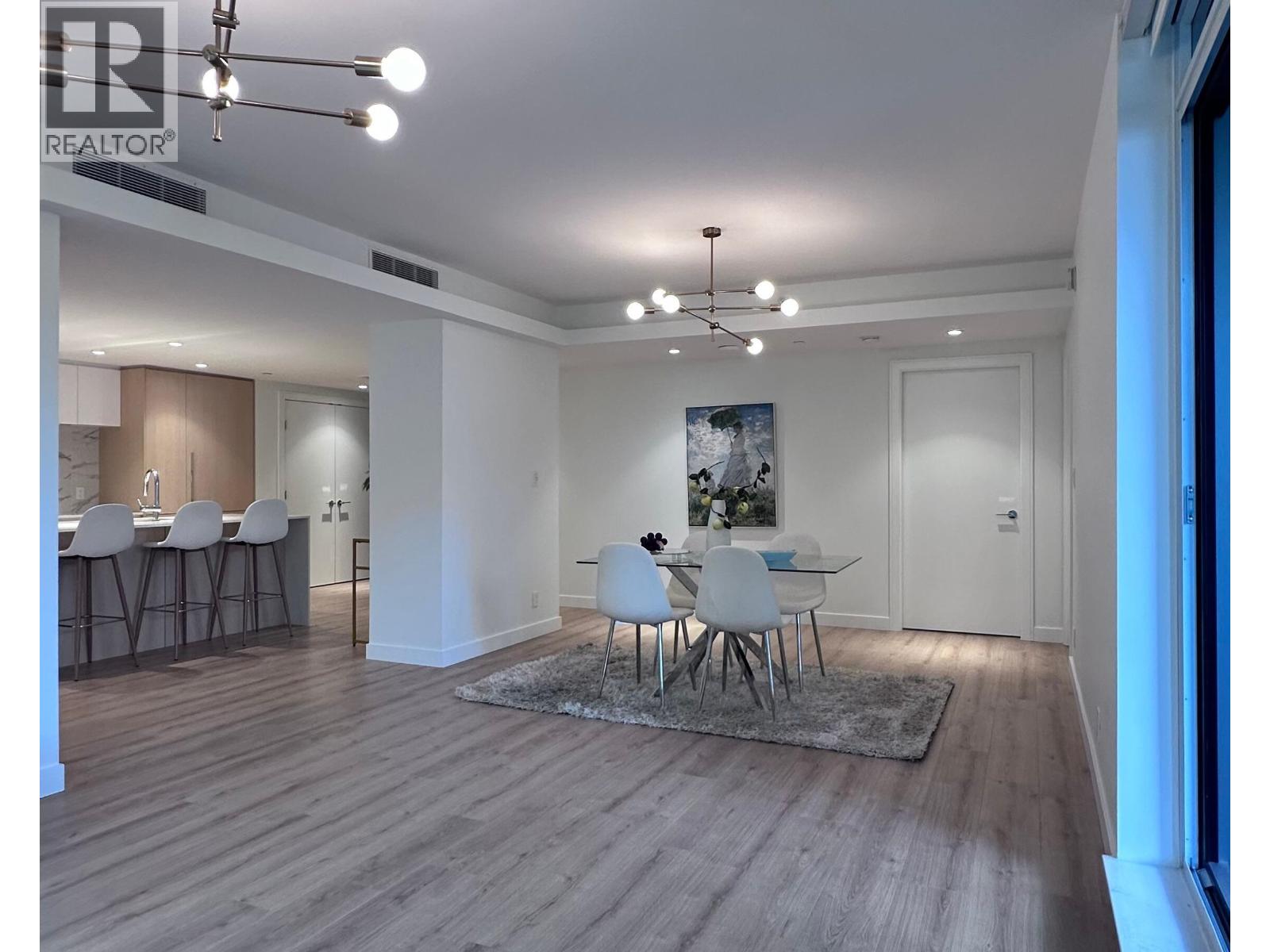 Photo 3 of 304 1500 Fern Street, North Vancouver BC