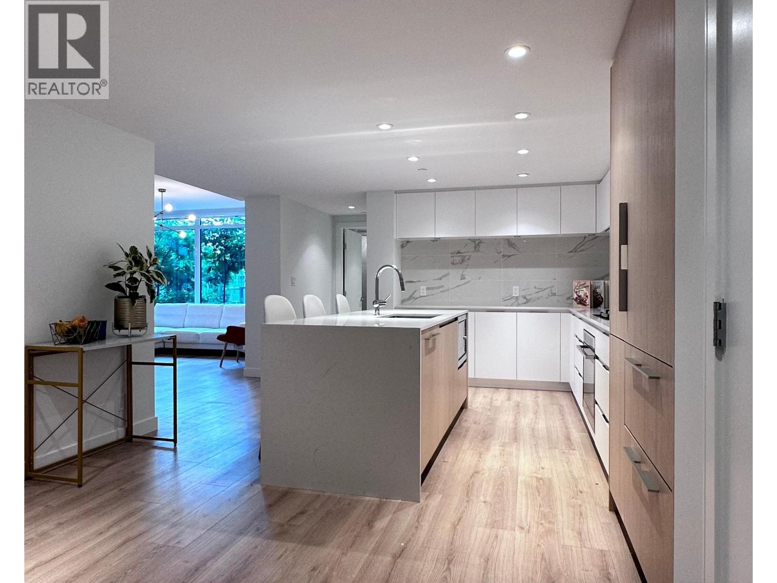 Photo 5 of 304 1500 Fern Street, North Vancouver BC