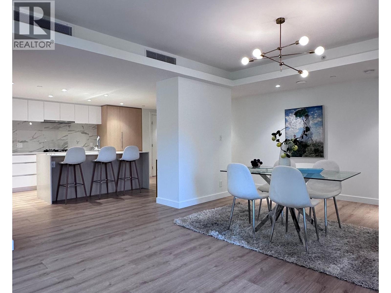 Photo 4 of 304 1500 Fern Street, North Vancouver BC