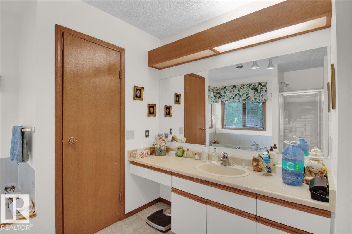Photo 54 of 84 Deane Cr, St Albert AB