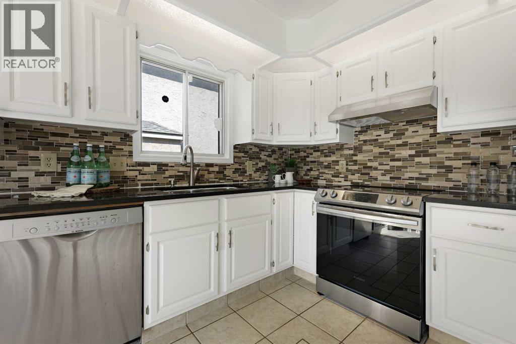 Single Family House for Sale in  Hawktree Circle NW Hawkwood Calgary 