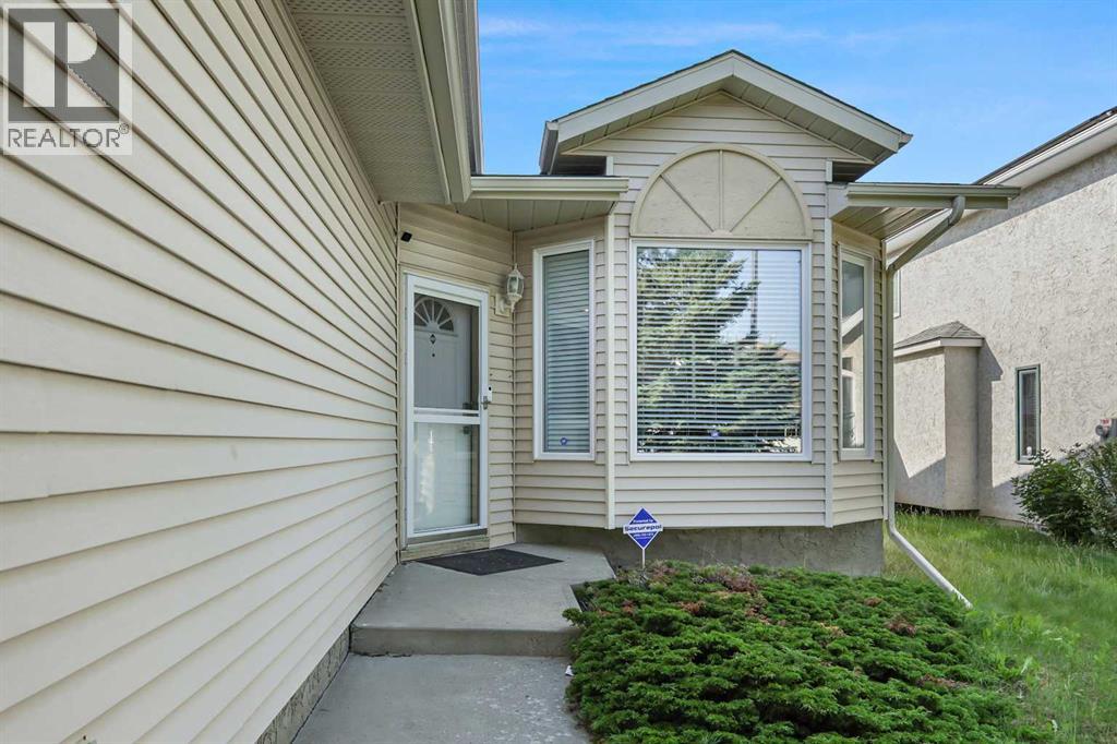 Single Family House for Sale in  Hawktree Circle NW Hawkwood Calgary 
