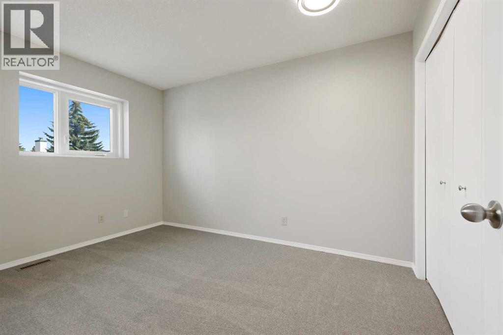 Single Family House for Sale in  Hawktree Circle NW Hawkwood Calgary 