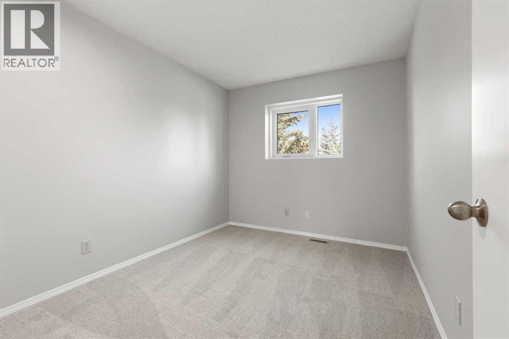 49 Hawktree Circle NW, Calgary, Alberta