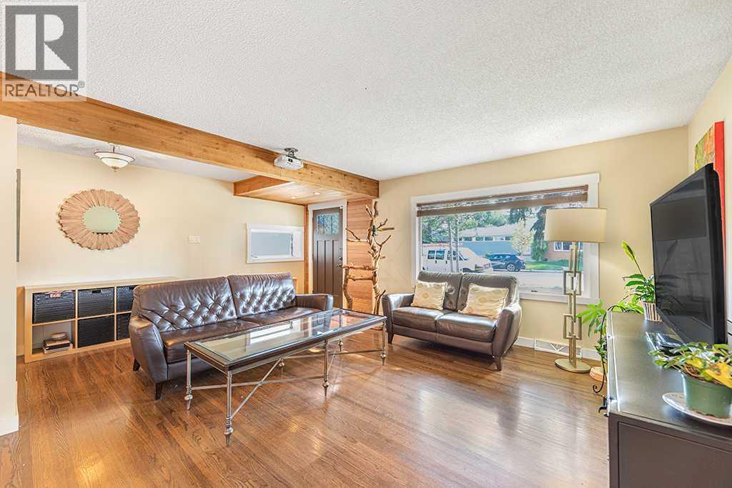 16 Roseview Drive NW, Calgary, Alberta