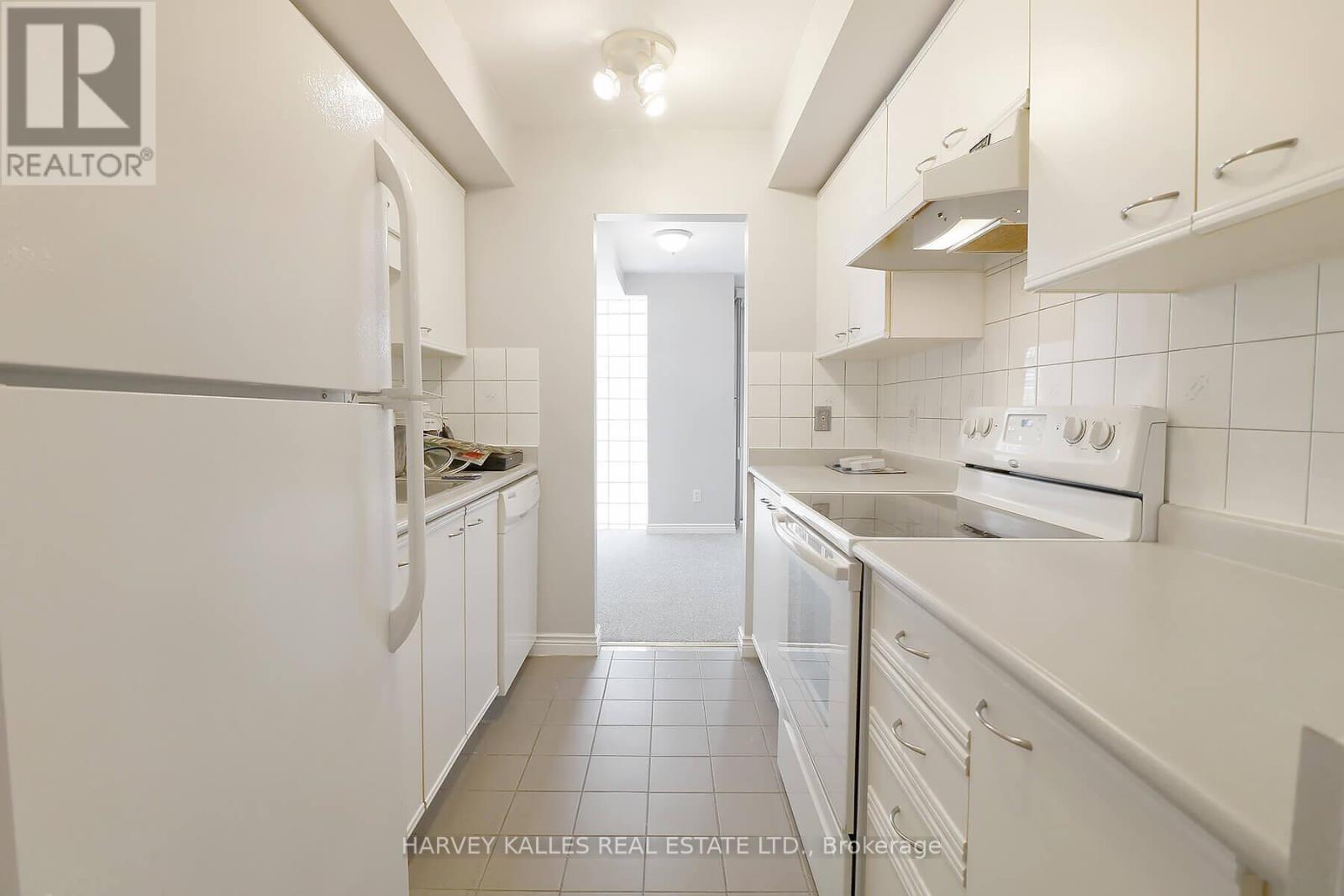 Photo 6 of B 1422 Bayview Avenue, Toronto ON